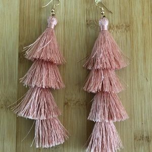 Drop tassel earrings approx 3.5”. Dusty peach.